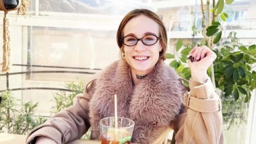 Alma, 24 years old, from Bordeaux